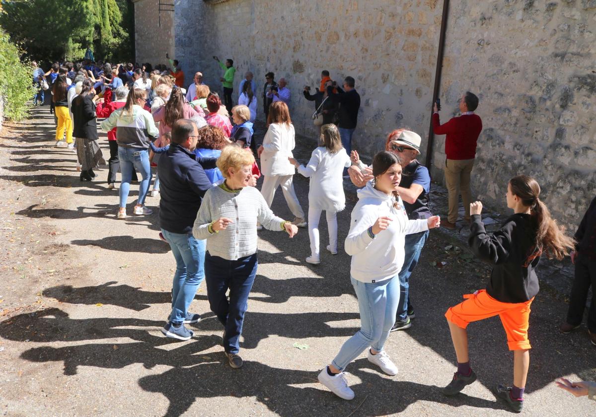 Danzas en honor de la Virgen de Garón.