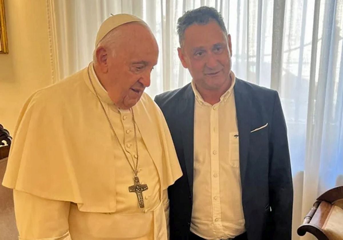 Enrique Tomás con el Papa Francisco.