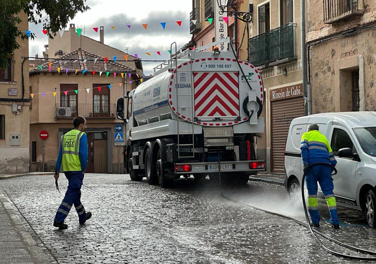 Operarios del servicio de limpieza y recogida de residuos.