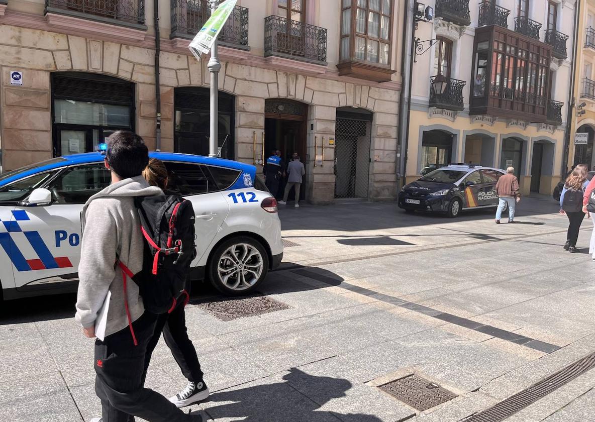 Policía Local y Nacional en el lugar de los hechos el pasado 17 de septiembre.