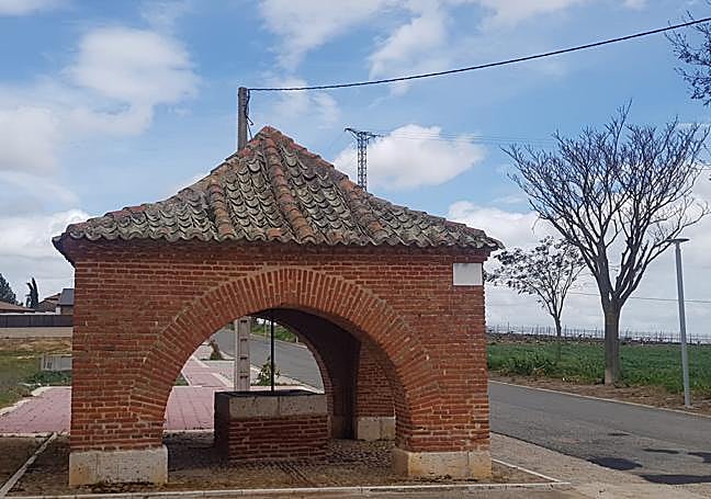 Pozo de Serrada desde donde se bendicen los campos.