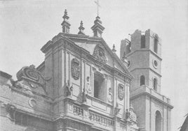 Fachada de la catedral de Valladolid con la torre en construcción.