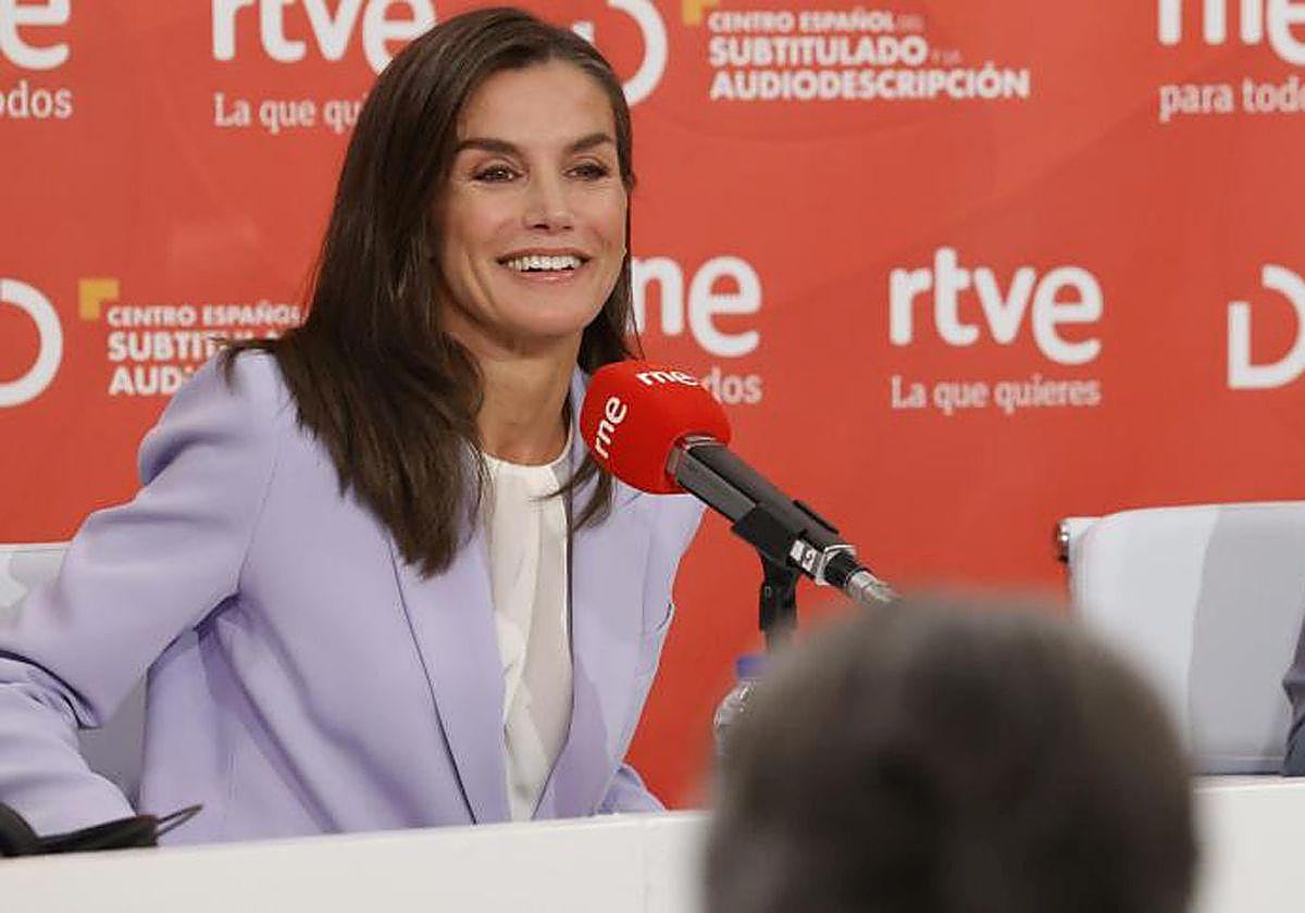 La Reina Letizia en Radio Nacional de España.
