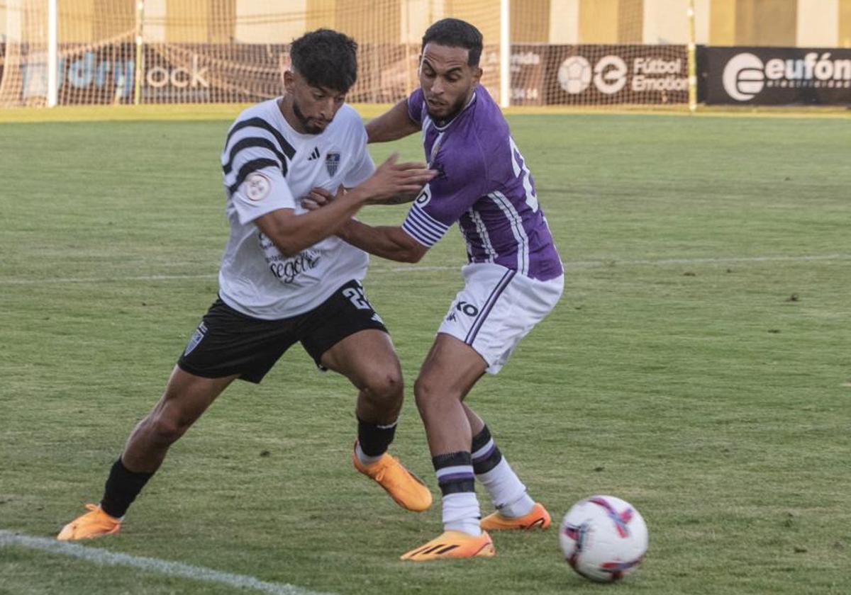 Anuar Mohamed Tuhami, durante el amistoso disputado el pasado verano entre el Real Valladolid y la Gimnástica Segoviana