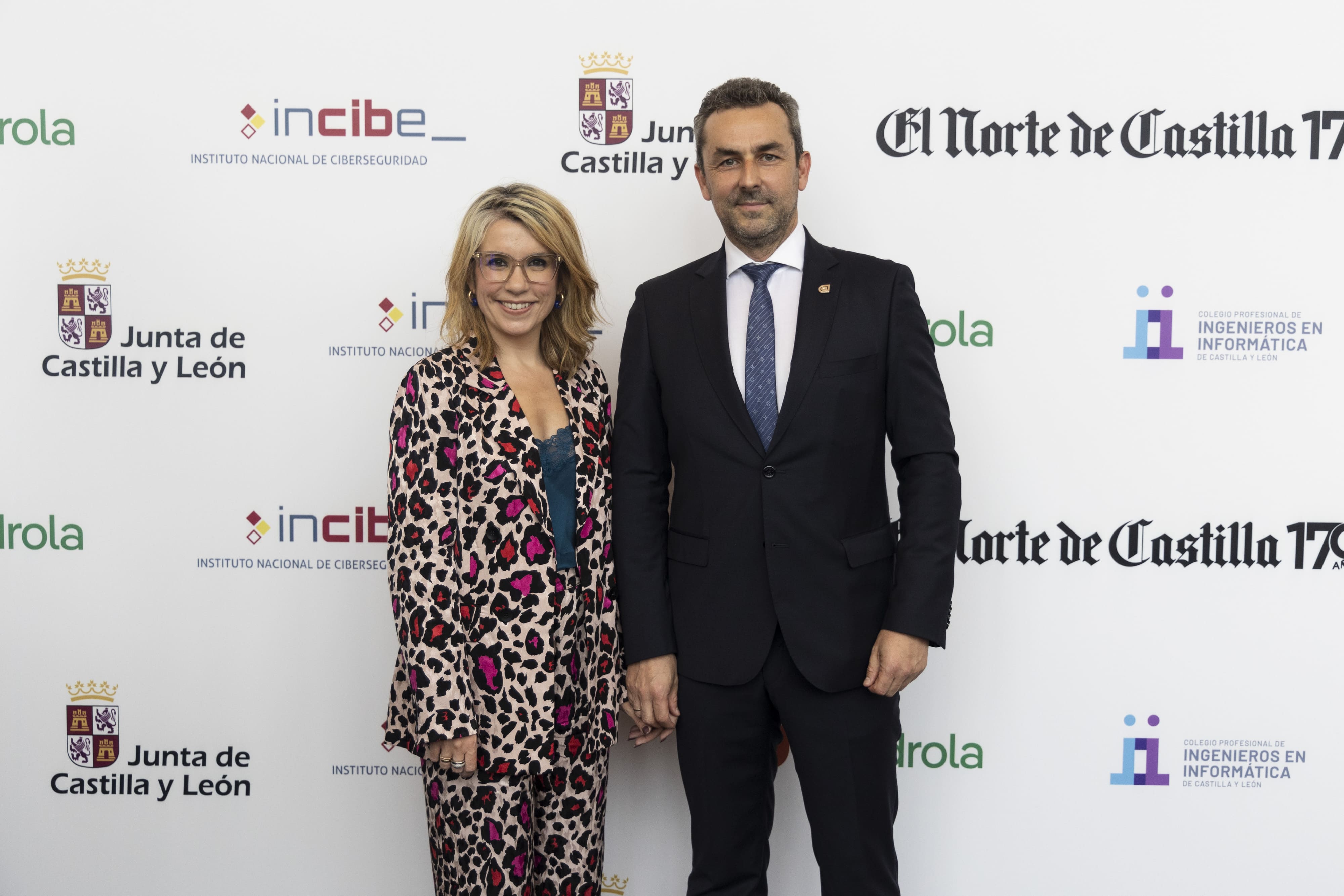 Fernando Suárez (CCII) y María Almodóvar.