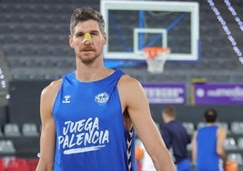 El pívot zaragozano del Palencia Baloncesto Chema González.