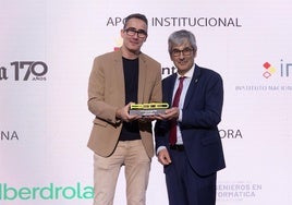 David Fernández, socio responsable de Tecnología, recoge el premio.