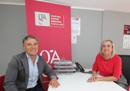 Marta Gómez, con Juan Pedro Camino, vocal en la directiva.