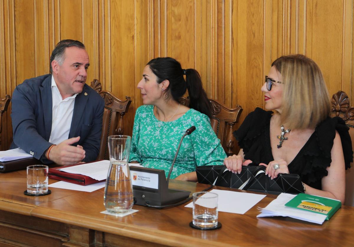 Los tres concejales de Vamos Palencia, en un pleno anterior.