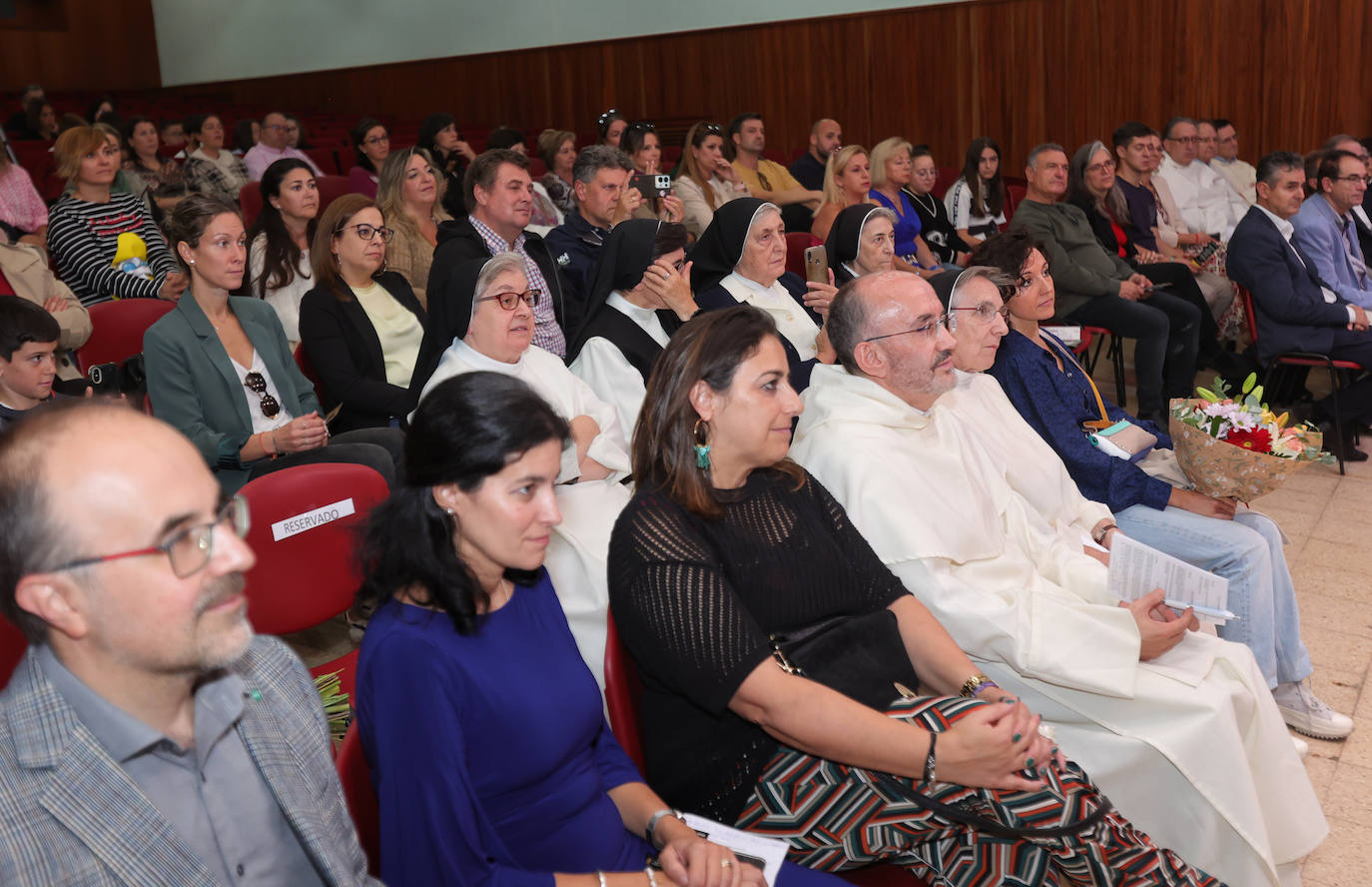 El colegio Dominicas recibe a una afamada exalumna