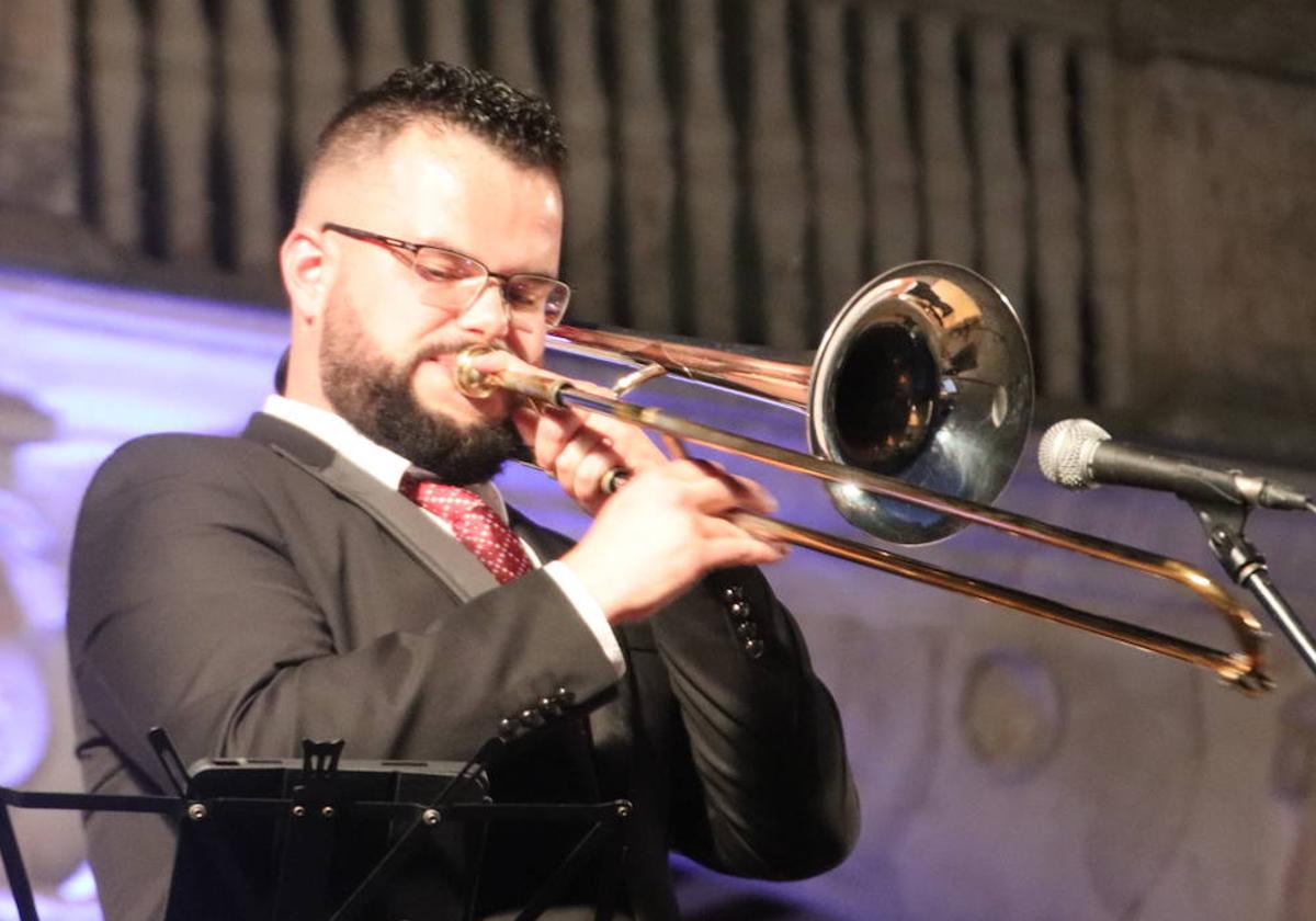 Álvaro Zarzuela, durante un concierto.