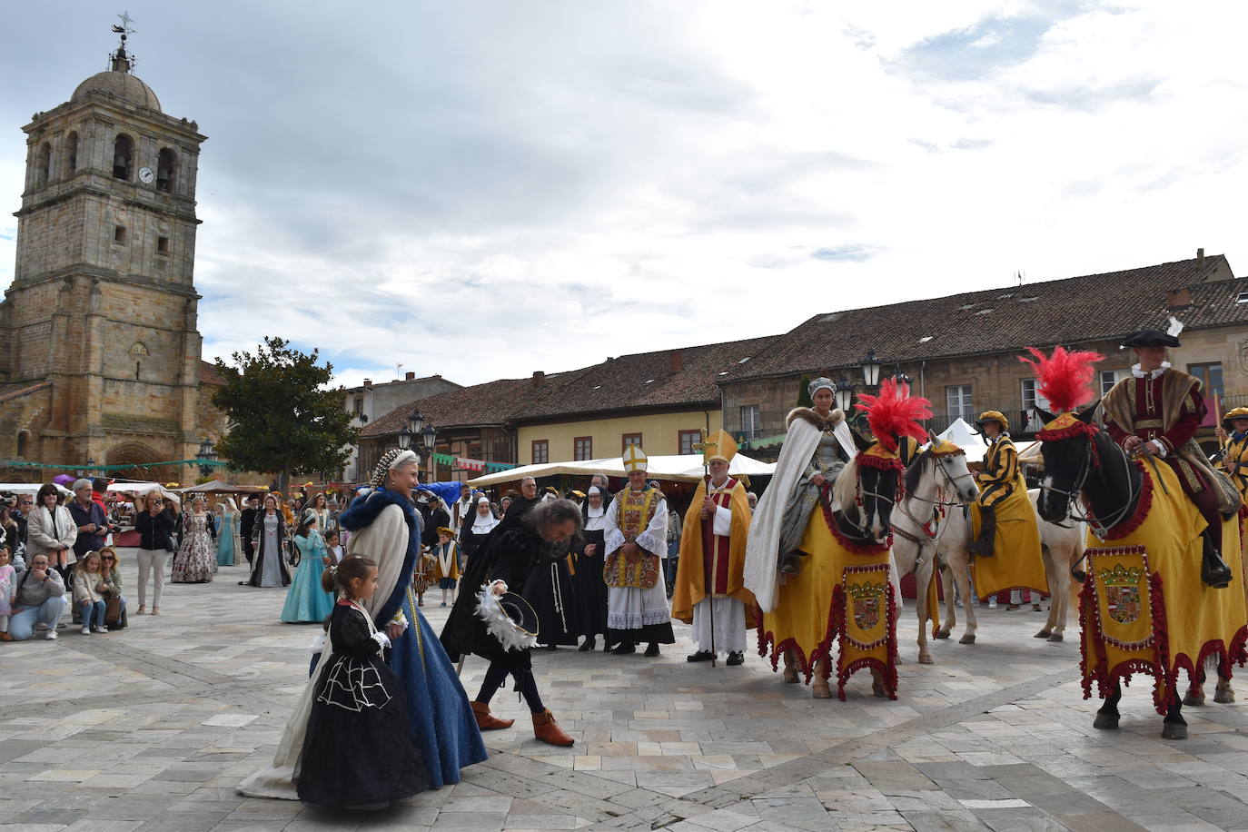 Aguilar se viste de fiesta para recibir al emperador Carlos V