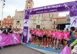 Participantes de la VIII Carrera de la Mujer en la línea de salida