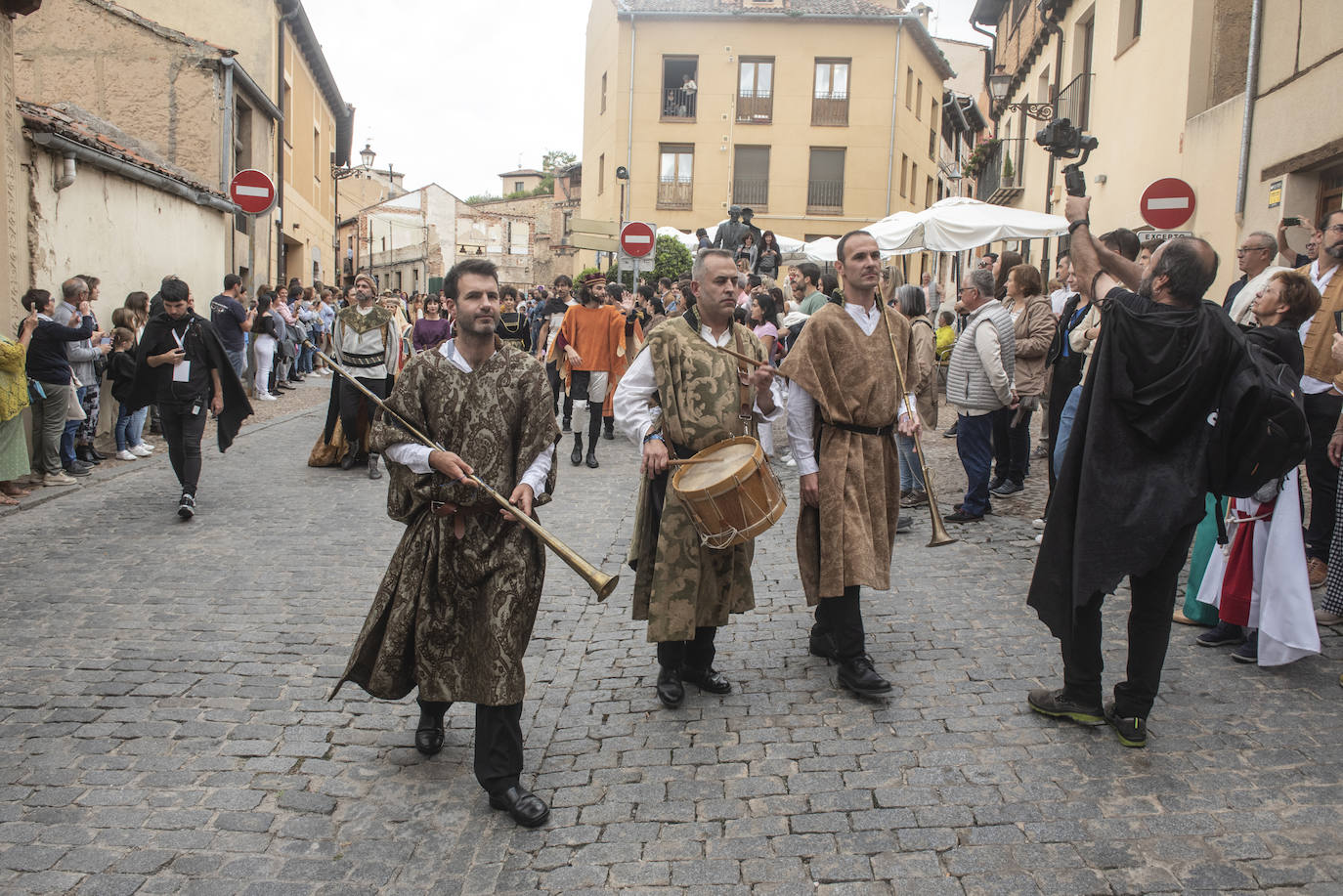 El desfile de Isabel la Católica, en imágenes