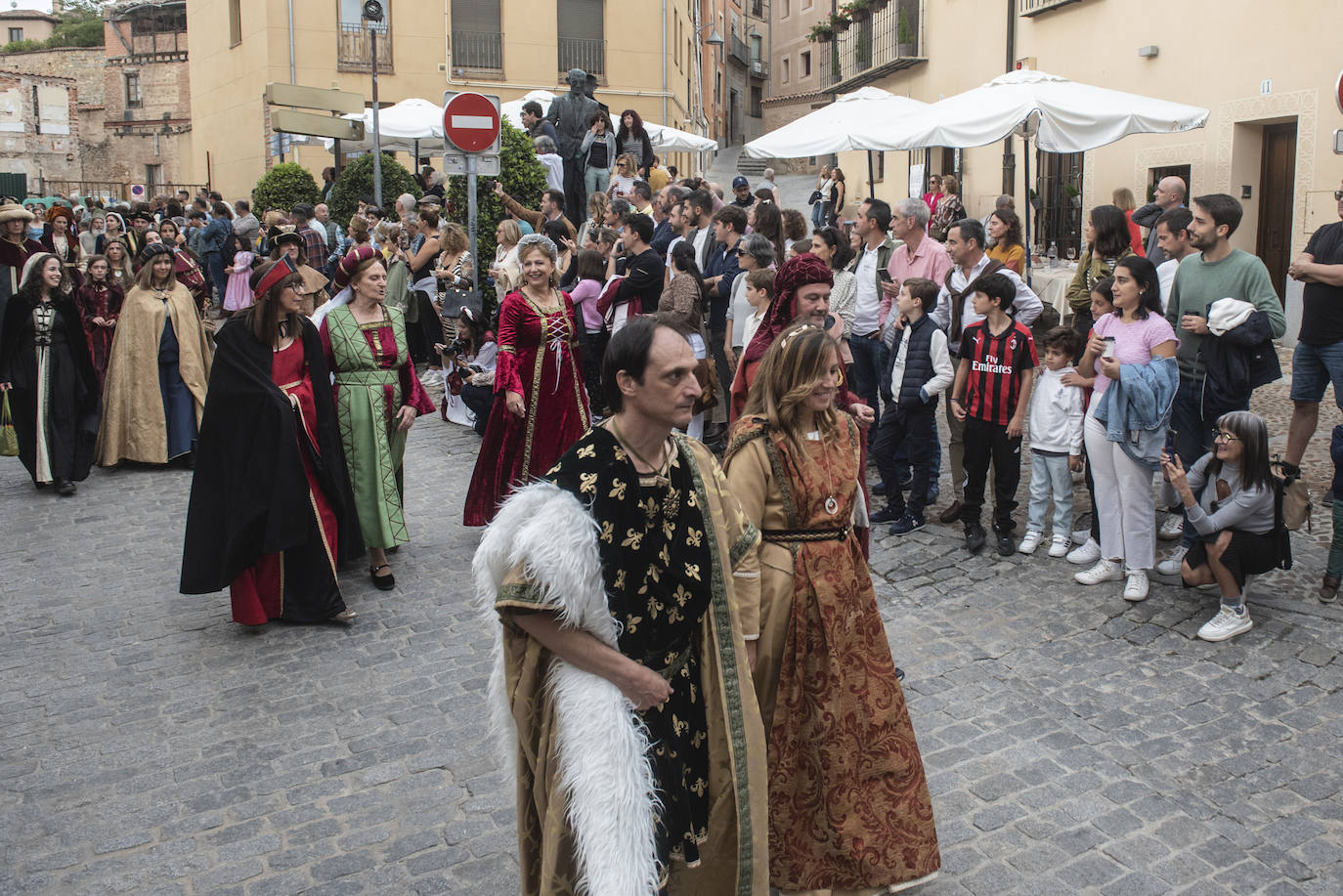 El desfile de Isabel la Católica, en imágenes