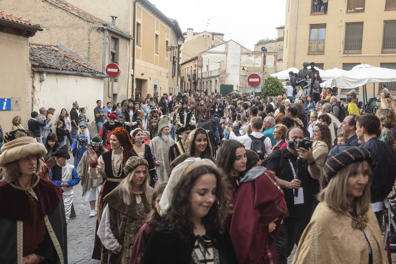 El desfile de Isabel la Católica, en imágenes