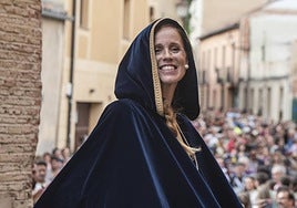 Participantes en el paseo de Isabel la Católica por Segovia