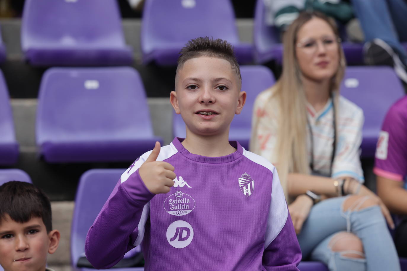 Búscate en la grada del estadio José Zorrilla (1/4)