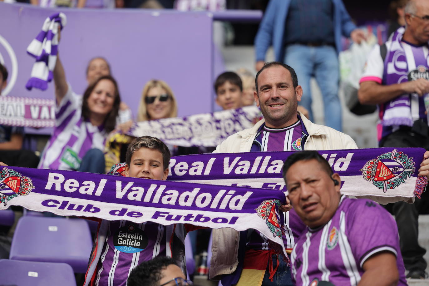 Búscate en la grada del estadio José Zorrilla (2/4)