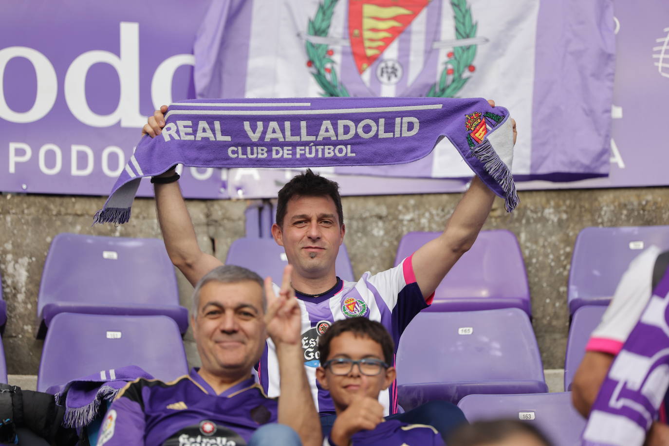 Búscate en la grada del estadio José Zorrilla (2/4)