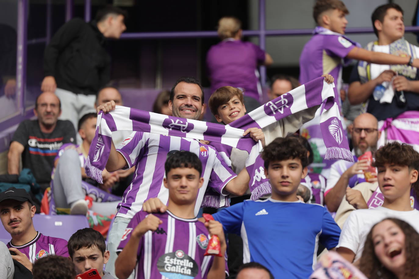 Búscate en la grada del estadio José Zorrilla (2/4)