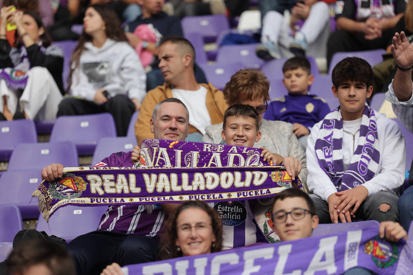 Búscate en la grada del estadio José Zorrilla (2/4)