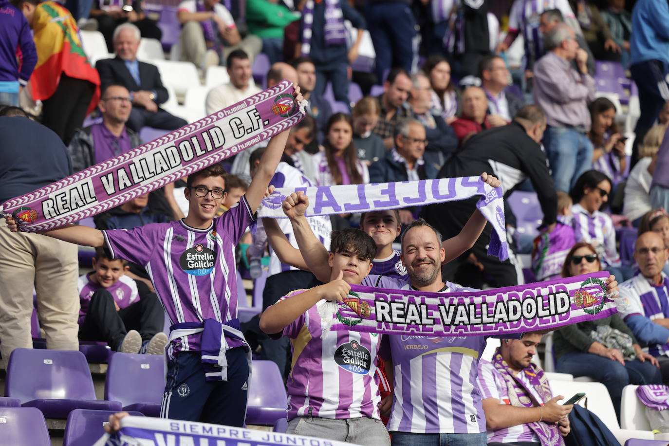 Búscate en la grada del estadio José Zorrilla (2/4)