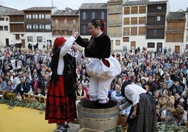 Las imágenes del pisado de la uva en Peñafiel