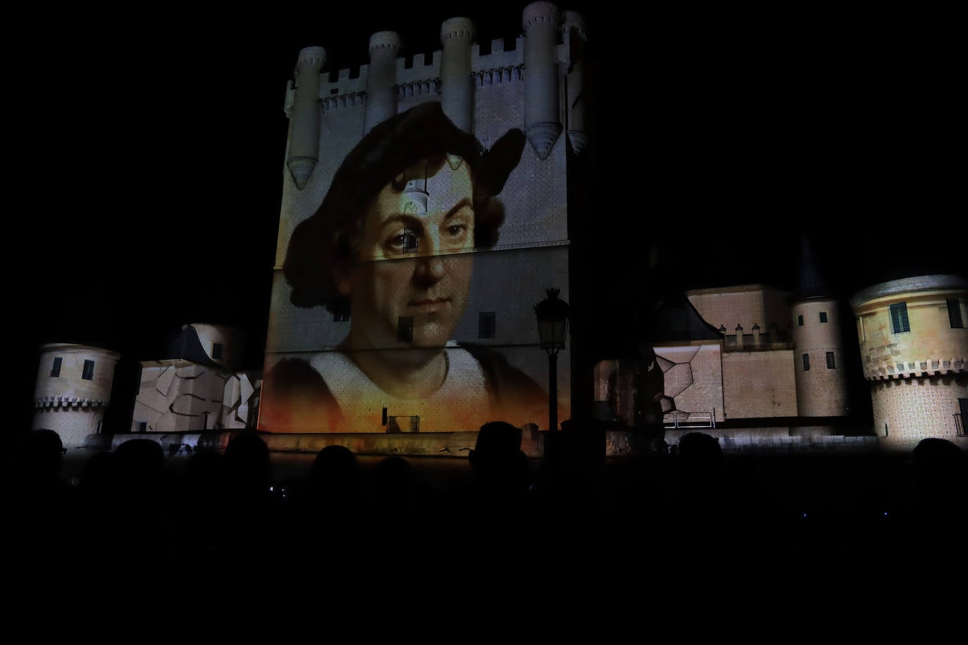 Videomapping y viandas de Isabel I, en imágenes