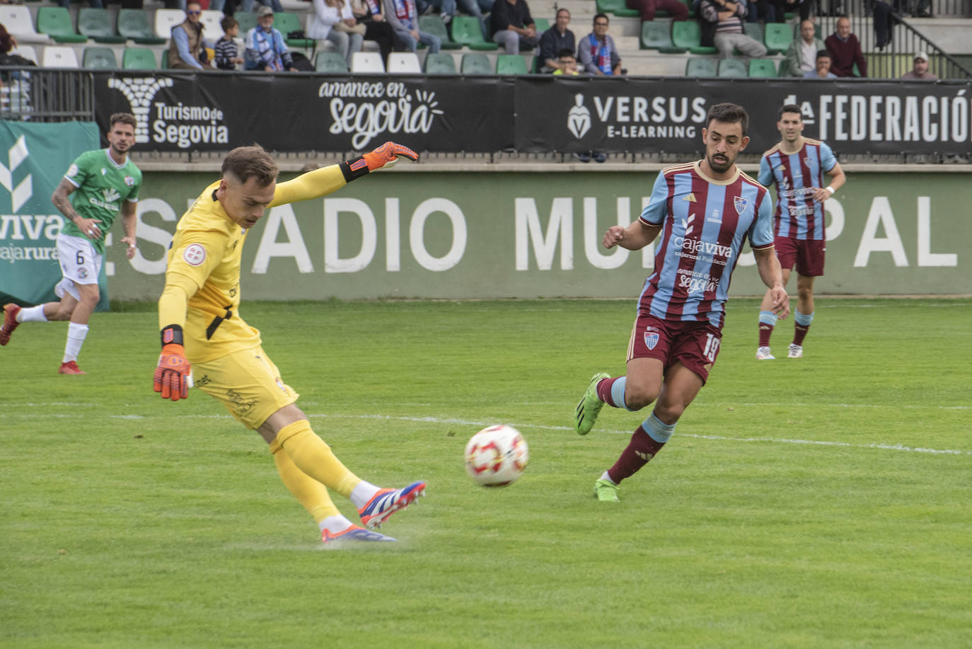 Fotografías del partido entre la Segoviana y el Zamora (1 de 2)