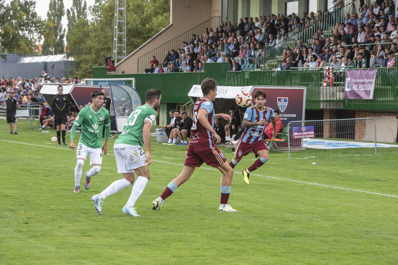 Fotografías del partido entre la Segoviana y el Zamora (1 de 2)