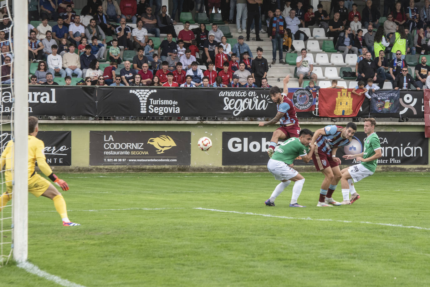 Fotografías del partido entre la Segoviana y el Zamora (1 de 2)