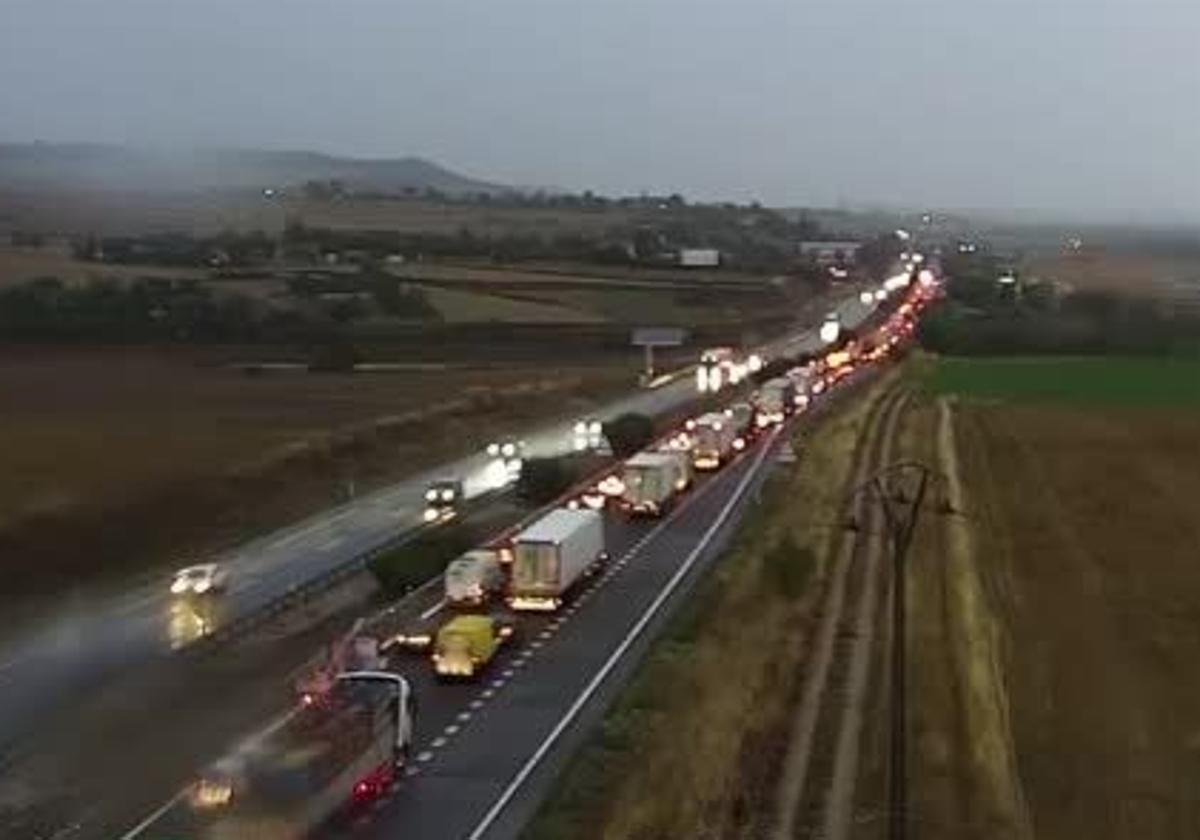 Estado del tráfico en la A-62, a la altura de Geria, a las nueve menos veinte de la mañana de este lunes.