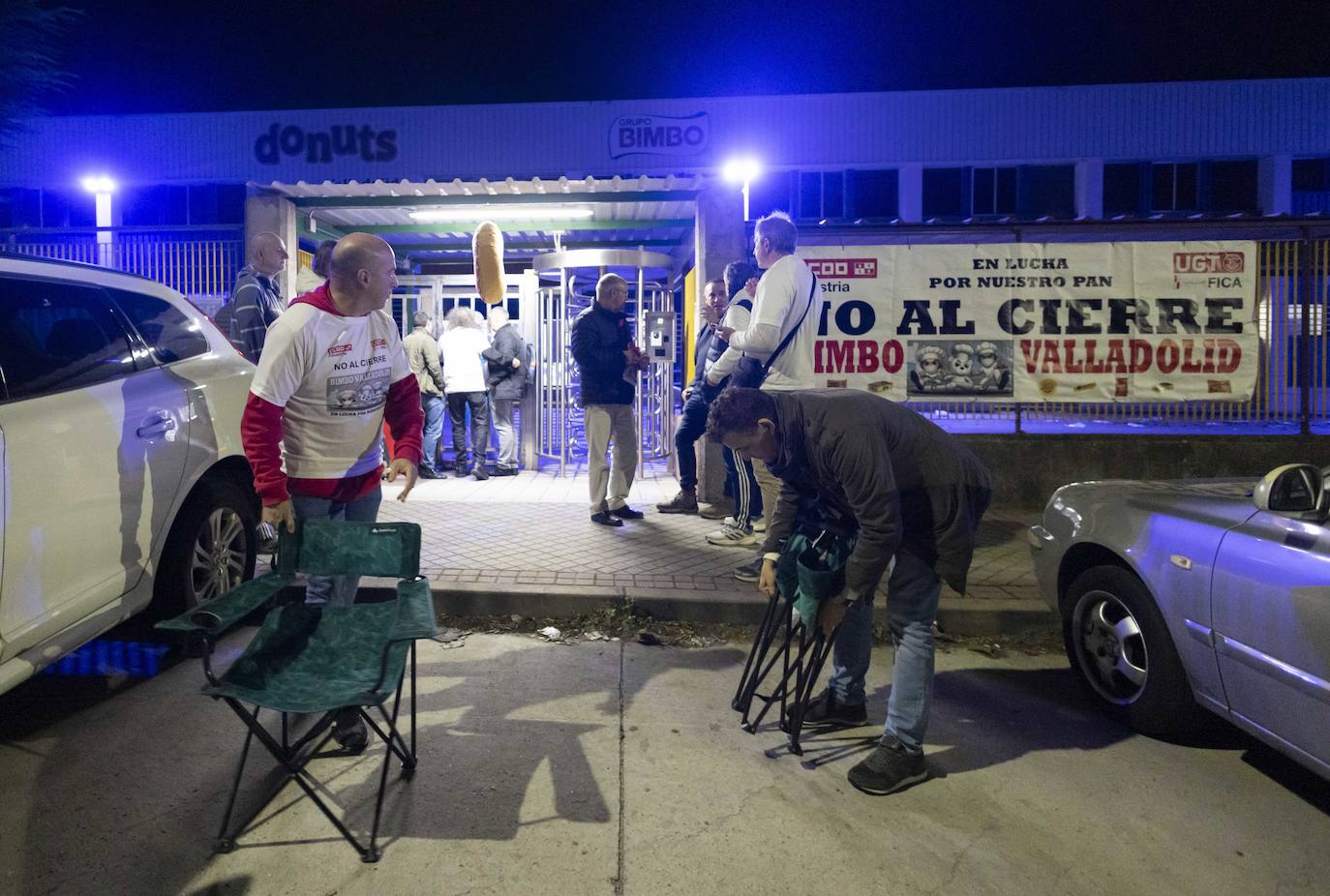 Los trabajadores de Bimbo inician la huelga a las puertas de la fábrica