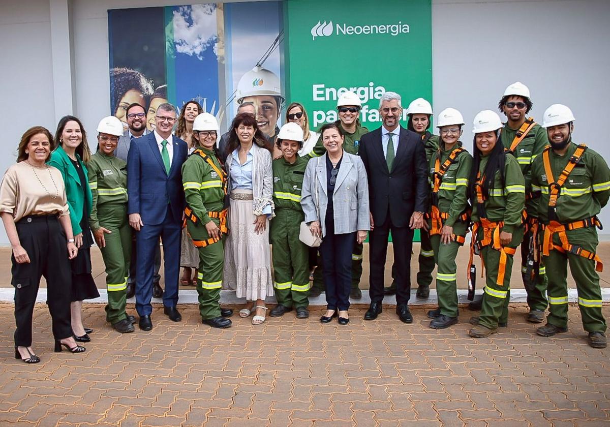 La ministra, en su visita a la Escuela de Electricistas de Iberdrola en Brasil.