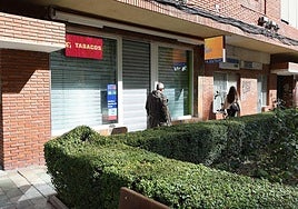 Despacho vendedor de loterías de la avenida de los Reyes Católicos.