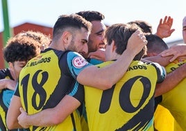 Los jugadores del Mojados celebran un gol.