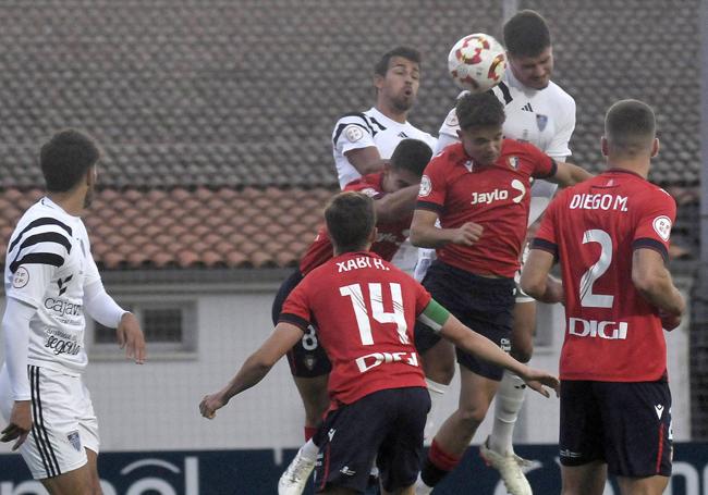 Fotografías del partido entre el Osasuna B y la Gimnástica Segoviana.