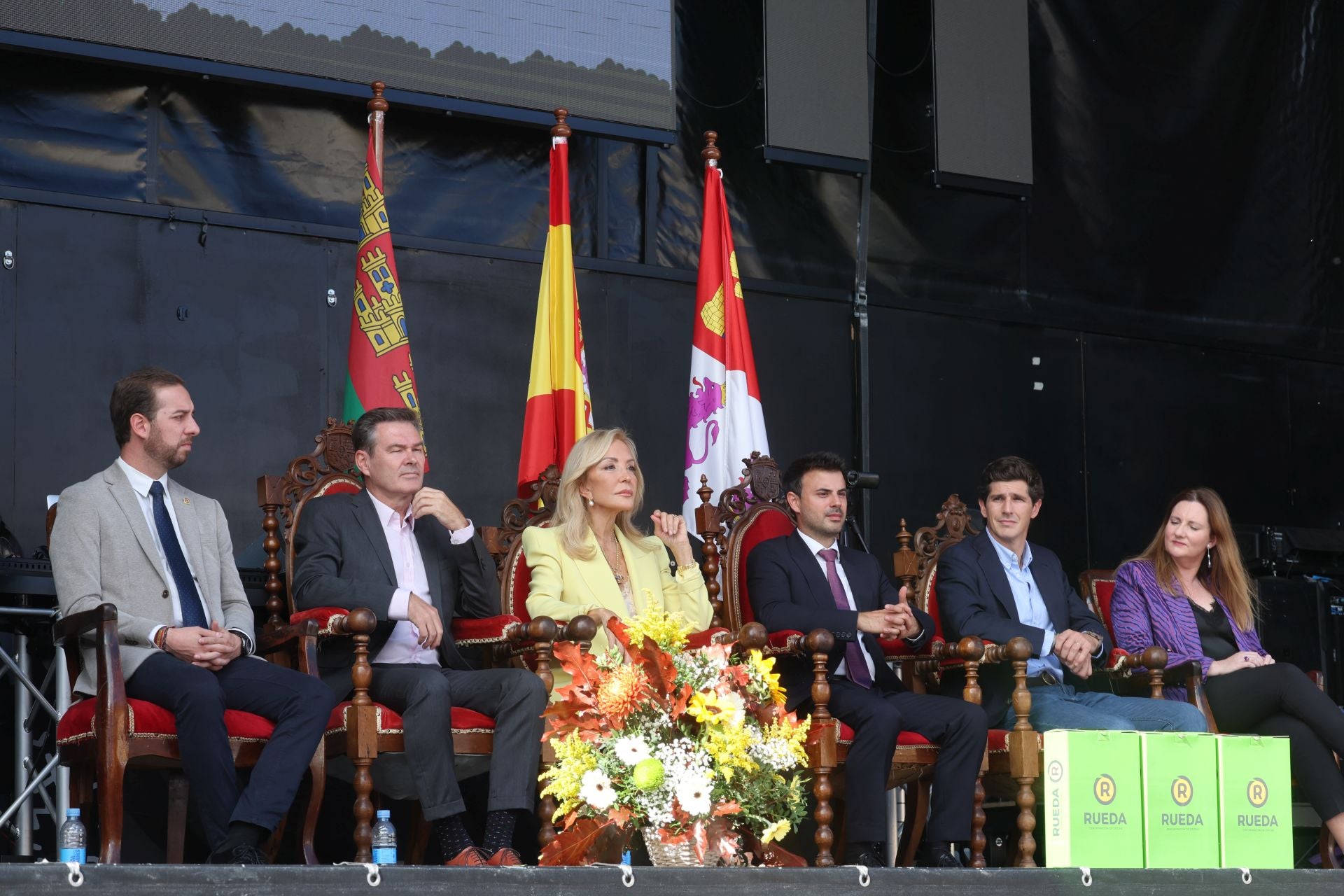 El pregón de Carmen Lomana en Rueda, en imágenes