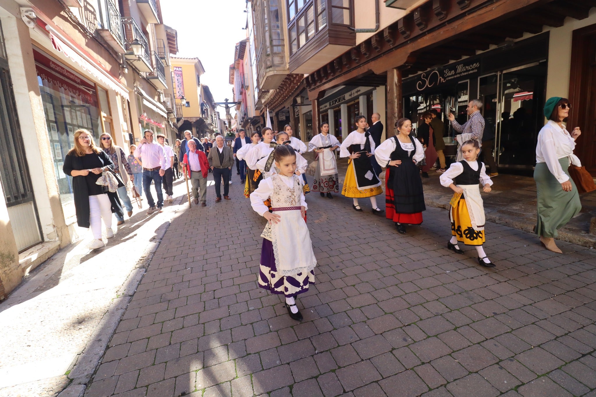 El Cristo de las Puertas recorre Rioseco como cada segundo domingo de octubre