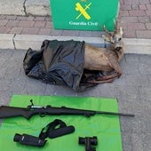 El Seprona se incauta de un corzo muerto, el rifle utilizado para abatirlo y dos visores