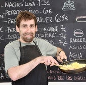 José Luis, el apasionado al blues que triunfa con sus tortillas virales en La Rondilla