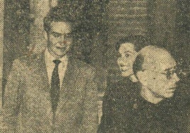 El sábado 4 de junio de 1955, el diario 'Libertad' publicaba la imagen del príncipe Juan Carlos con Pilar Primo de Rivera en el Castillo de la Mota. La instantánea fue tomada unas horas después del incidente en el paso a nivel de Olmedo.