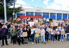 Los trabajadores de Bimbo han continuado este jueves por la mañana con la huelga contra el cierre de la planta en Valladolid.