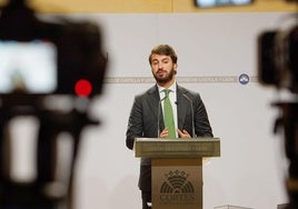 Juan García-Gallardo, durante su rueda de prensa en las Cortes.