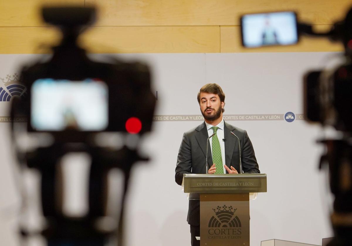 Juan García-Gallardo, durante su rueda de prensa en las Cortes.