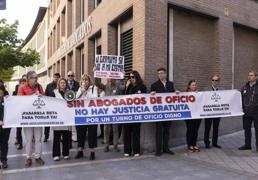 Multan a un abogado de oficio por no acudir a un juicio al estar de huelga