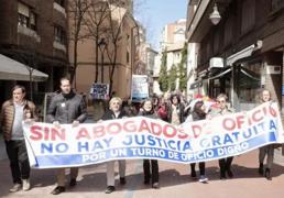 Los abogados de oficio, en huelga desde hace cinco meses por la precariedad laboral del turno