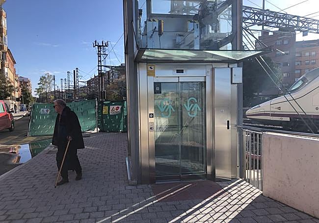 Ascensor del paso de Panaderos.