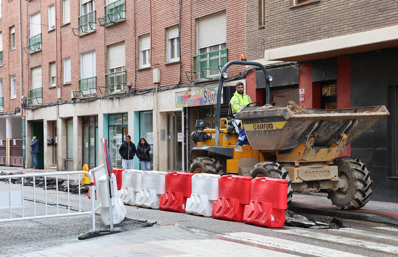 Las obras de la red de calor invaden el entorno de San Lázaro